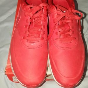 --Woman's sneakers **FINAL SALE 🤑🤑🤑